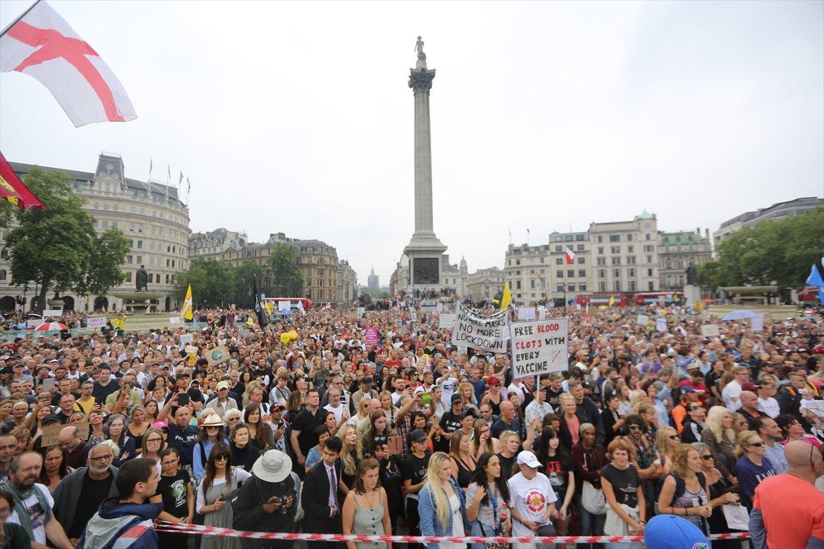 4 Avrupa ülkesinde koronavirüs önlemleri protesto edildi