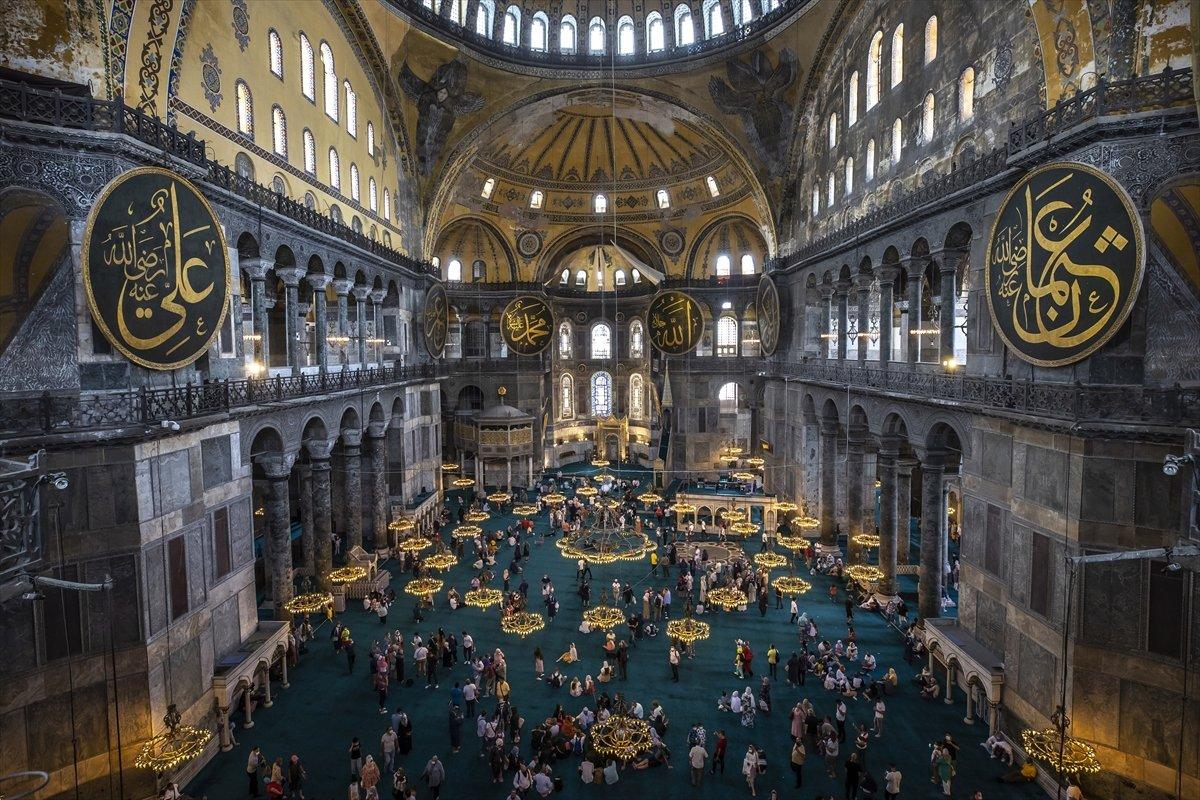 Ayasofya Camii, ziyaretçilerin akınına uğradı