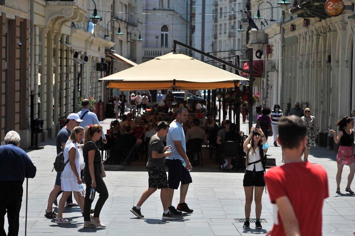 Avrupa'da vakalar yükselişe geçti, kısıtlamalar geri geliyor