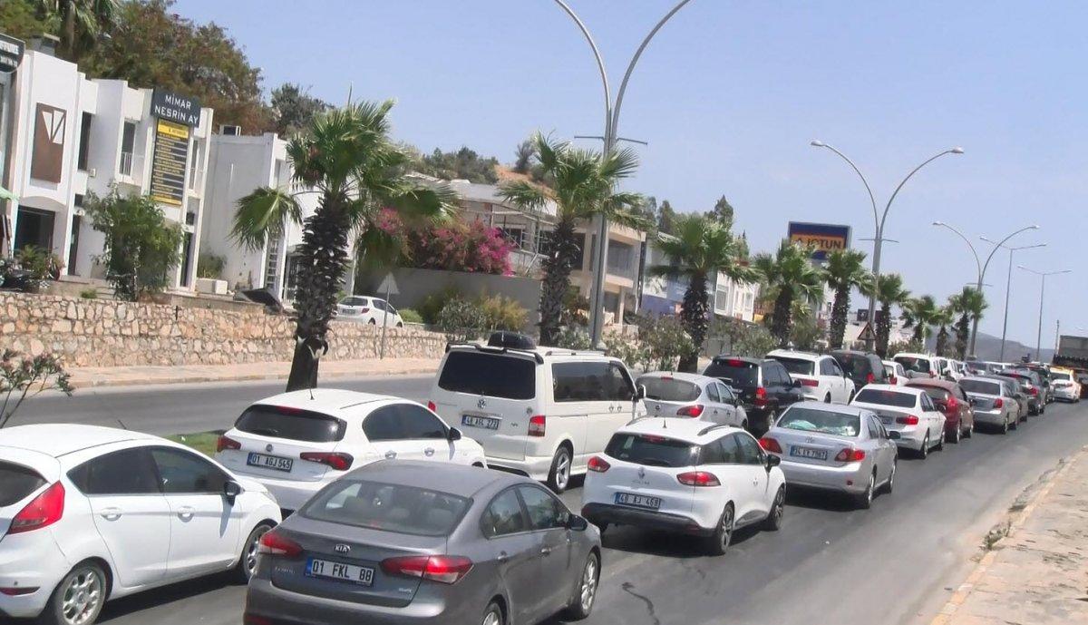 Bodrum’dan 1 günde 70 bin araç çıkış yaptı