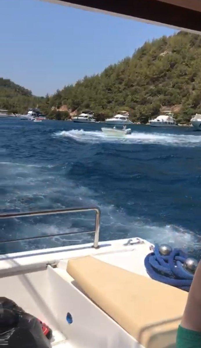 Bodrum’da kaptanı denize düşen şişme bot, tehlike saçtı