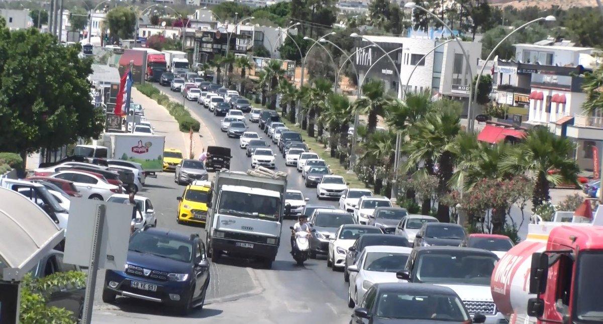 Bodrum’dan 1 günde 70 bin araç çıkış yaptı
