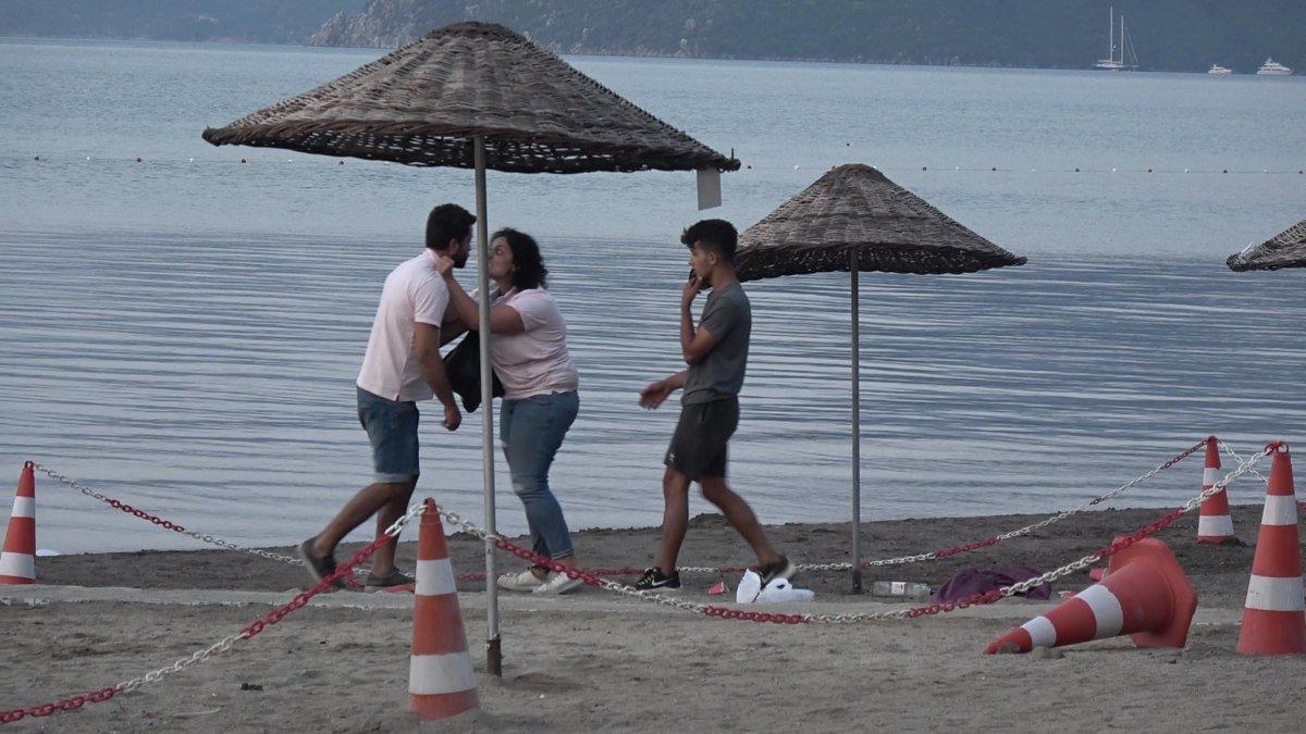 Muğla’da plajda tekme tokat kavga anları kamerada