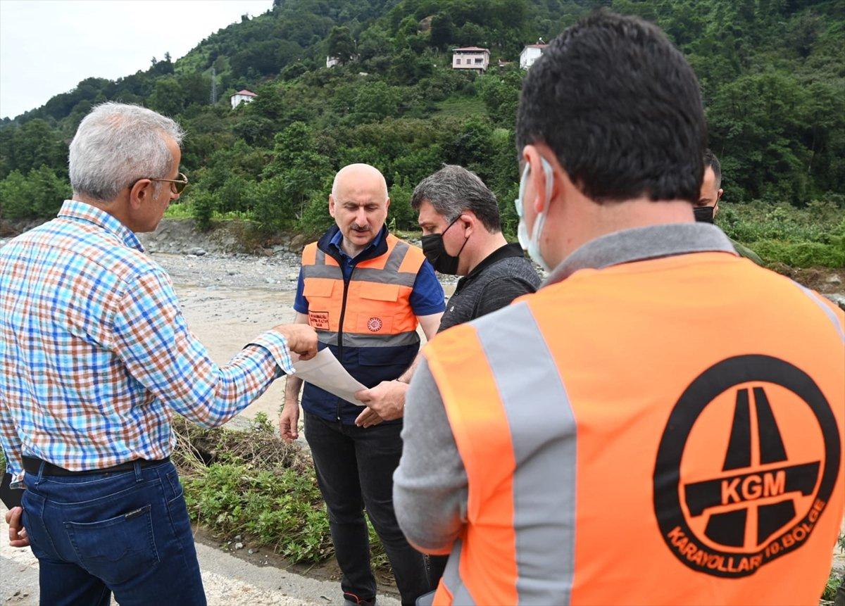 Adil Karaismailoğlu, Artvin'de selin etkili olduğu alanları inceledi