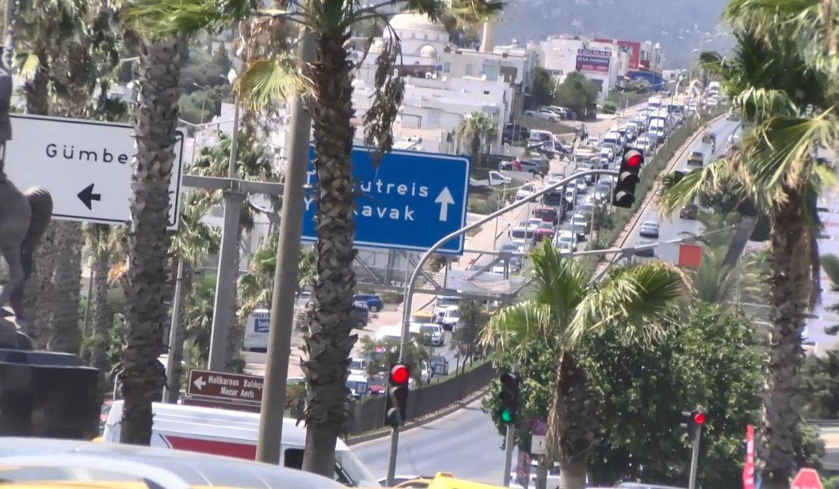 Bodrum’dan 1 günde 70 bin araç çıkış yaptı