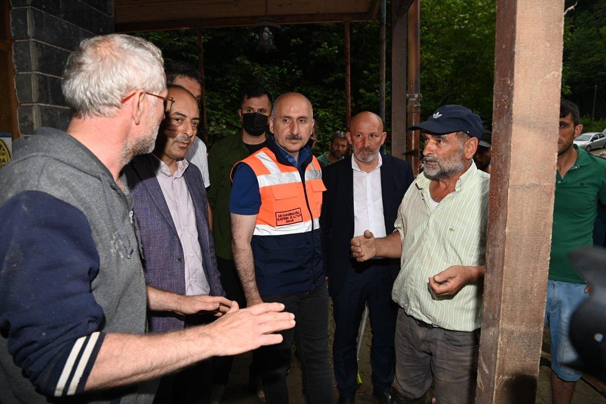 Adil Karaismailoğlu, Artvin'de selin etkili olduğu alanları inceledi