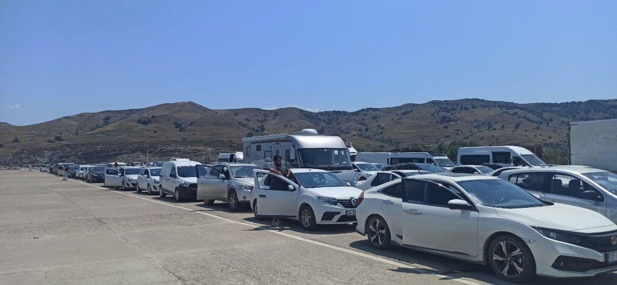 Antalya-Muğla karayolunda 15 kilometre araç kuyruğu