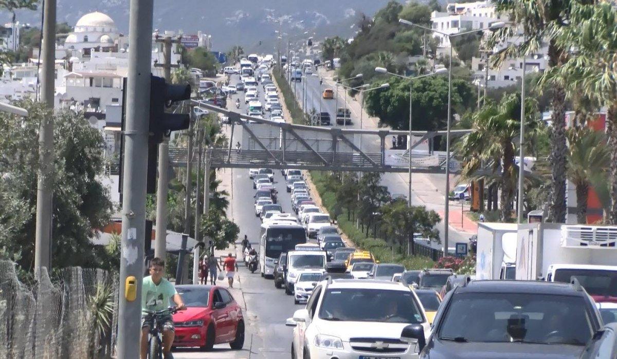 Bodrum’dan 1 günde 70 bin araç çıkış yaptı