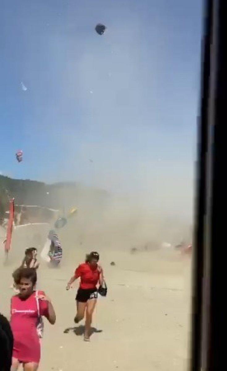 Balıkesir'de hortumdan kaçan vatandaşların görüntüsü