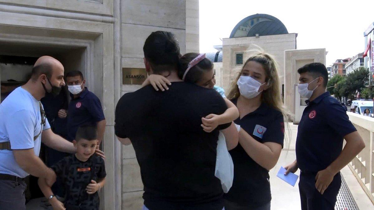 Avcılar’da asansörde mahsur kalan 8 kişi kurtarıldı