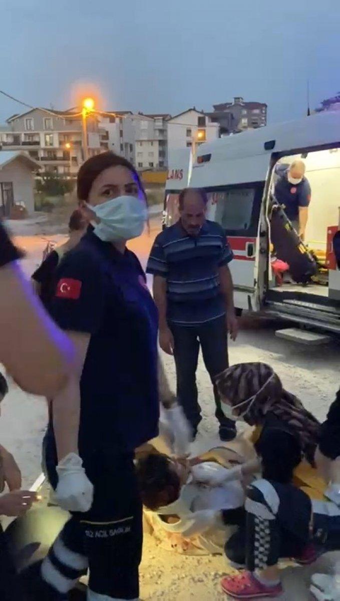 Bursa'da bisikletli genç taşlı yolda metrelerce sürüklendi