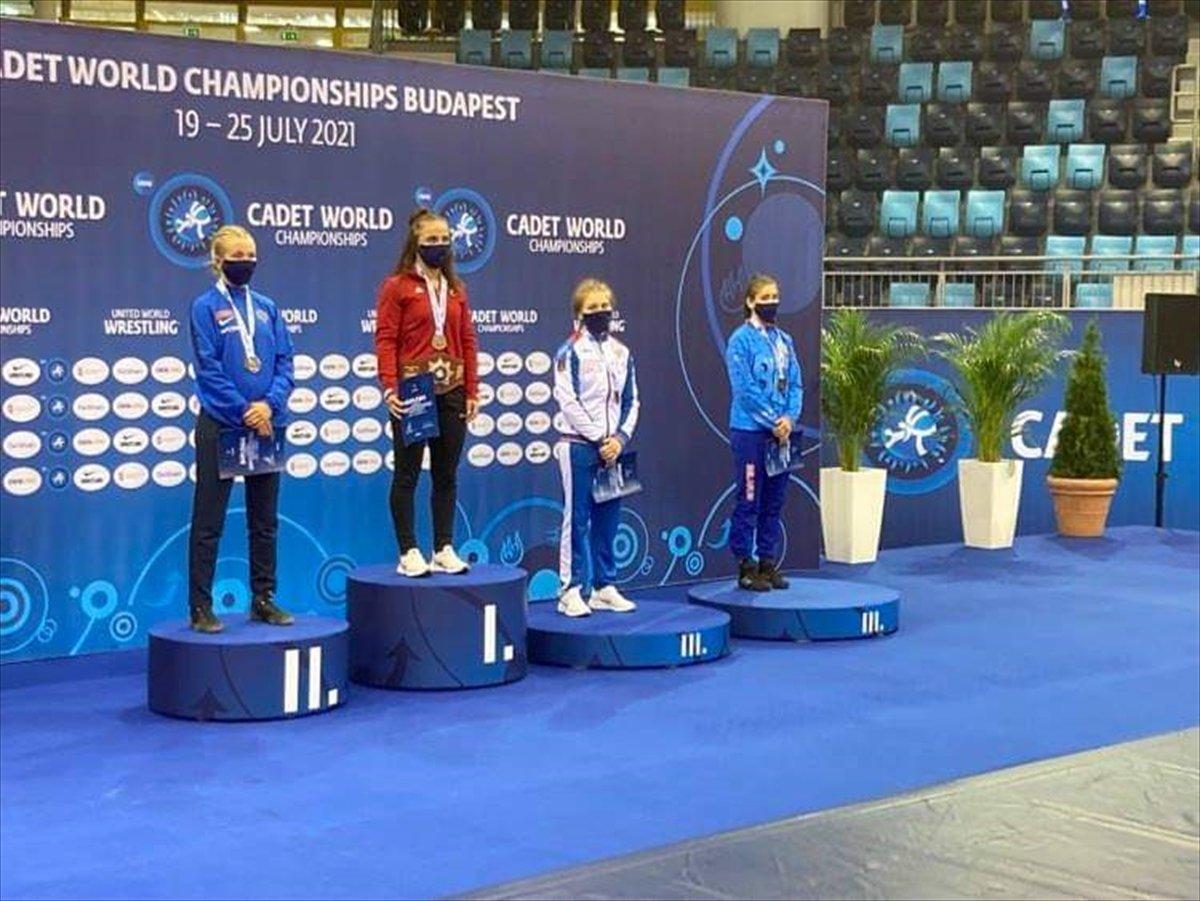 Dünya şampiyonu güreşçi Selvi İlyasoğlu, memleketi Muğla'da çiçeklerle karşılandı