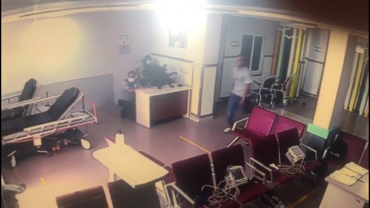 İzmir'de yardım istediği polisin tabancasını alıp kaçmaya çalıştı