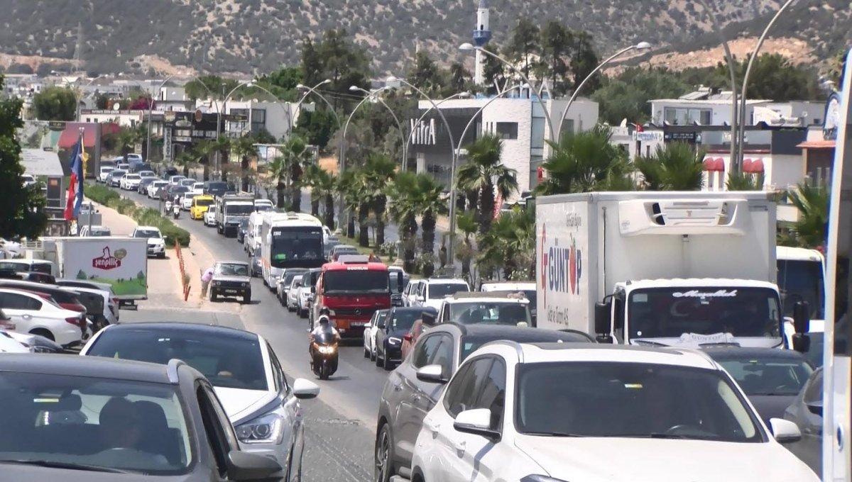 Bodrum’dan 1 günde 70 bin araç çıkış yaptı