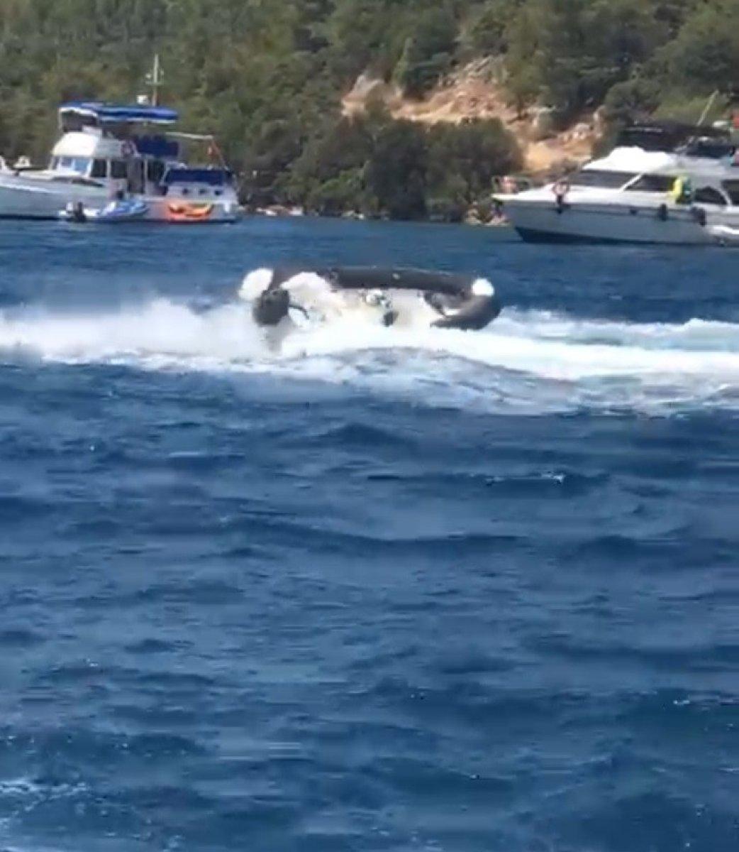 Bodrum’da kaptanı denize düşen şişme bot, tehlike saçtı