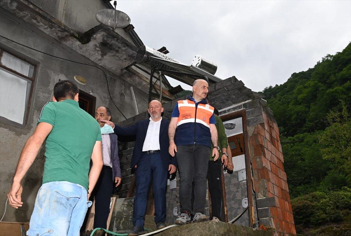 Adil Karaismailoğlu, Artvin'de selin etkili olduğu alanları inceledi