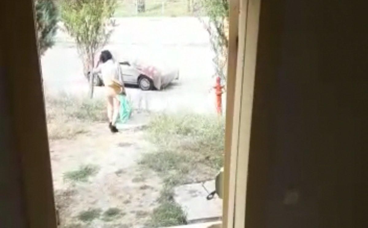 Bursa’da apartman içindeki hırsızlık kamerada