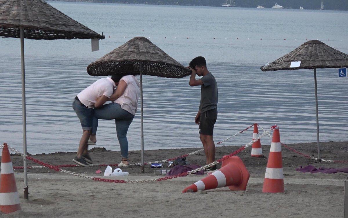 Muğla’da plajda tekme tokat kavga anları kamerada