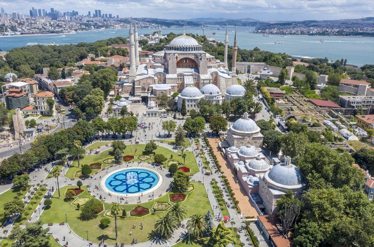 Ayasofya Camii, ziyaretçilerin akınına uğradı