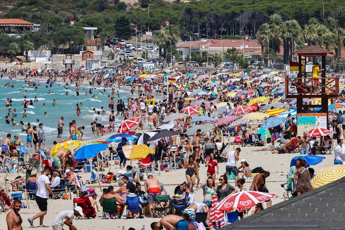 Ege Bölgesi'nde plajlar doldu taştı