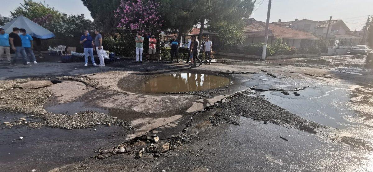 Kuşadası'nda lağım suları denize karıştı
