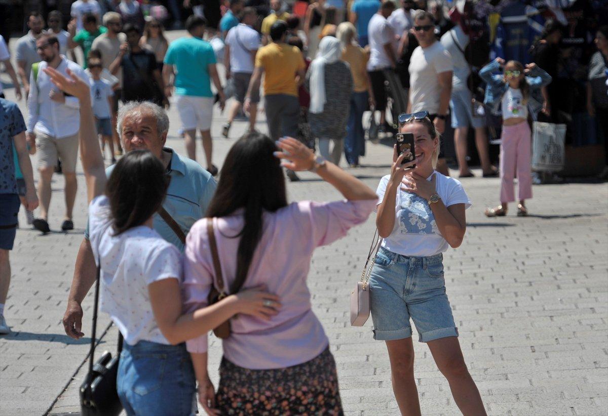 Avrupa'da vakalar yükselişe geçti, kısıtlamalar geri geliyor