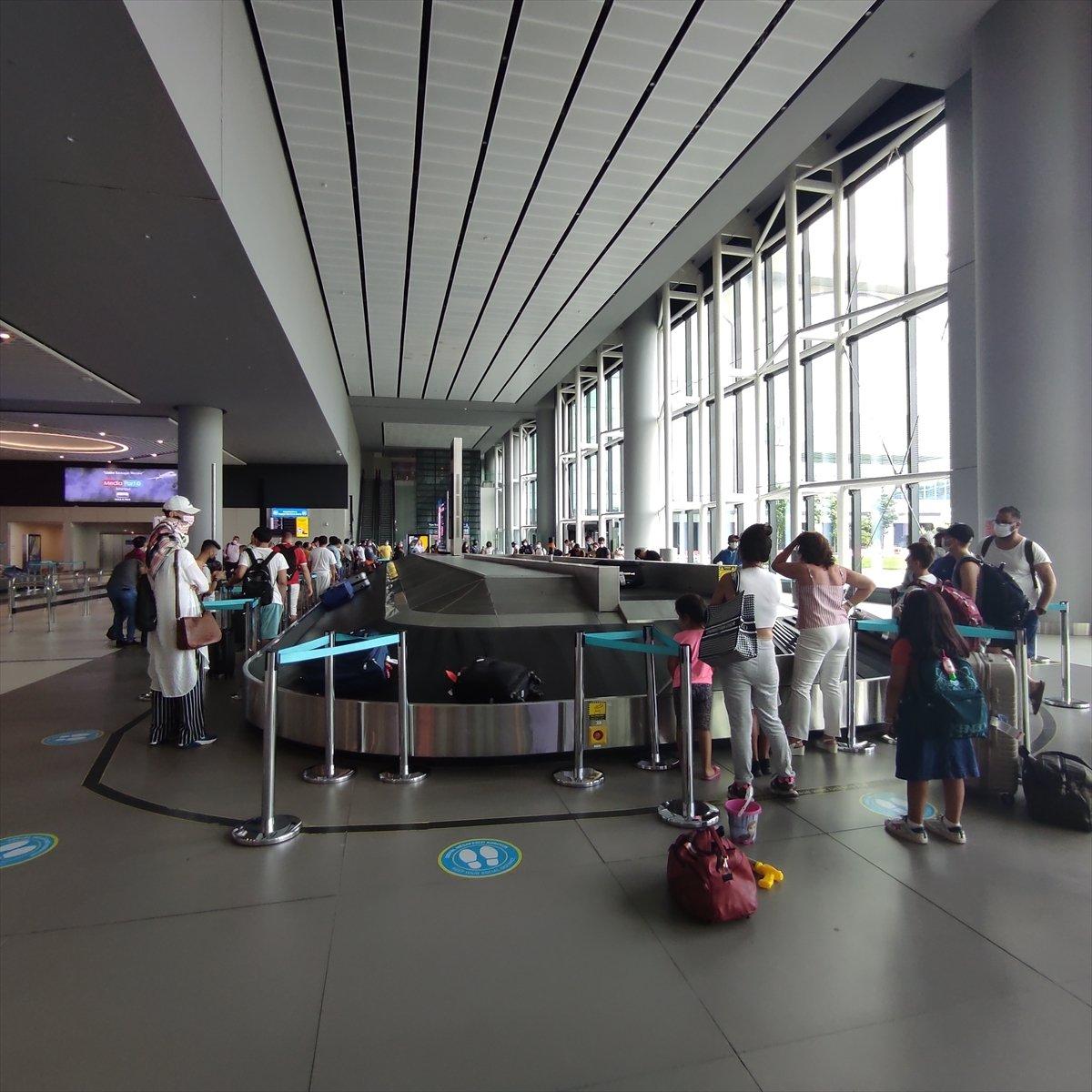 İstanbul havalimanlarında dönüş yoğunluğu