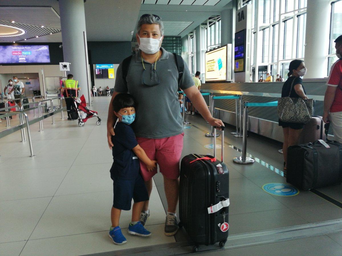 İstanbul havalimanlarında dönüş yoğunluğu