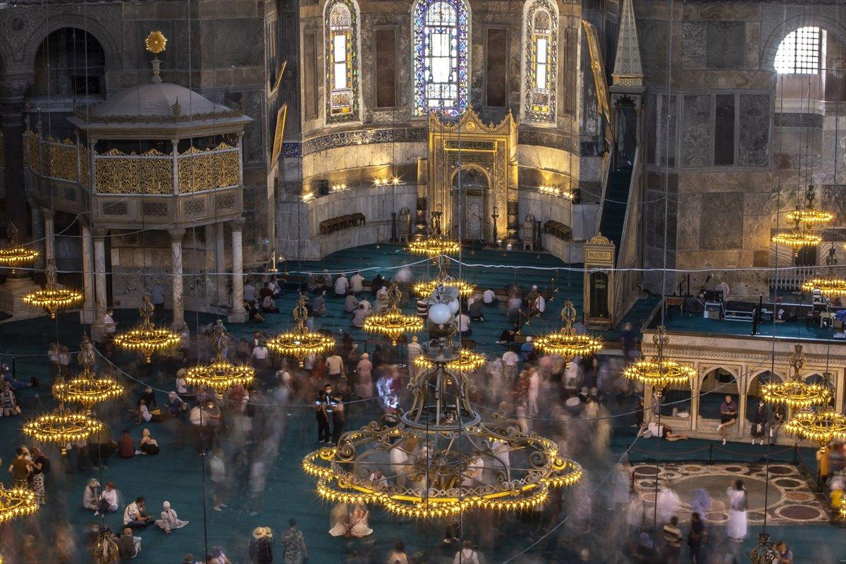 Ayasofya Camii, ziyaretçilerin akınına uğradı