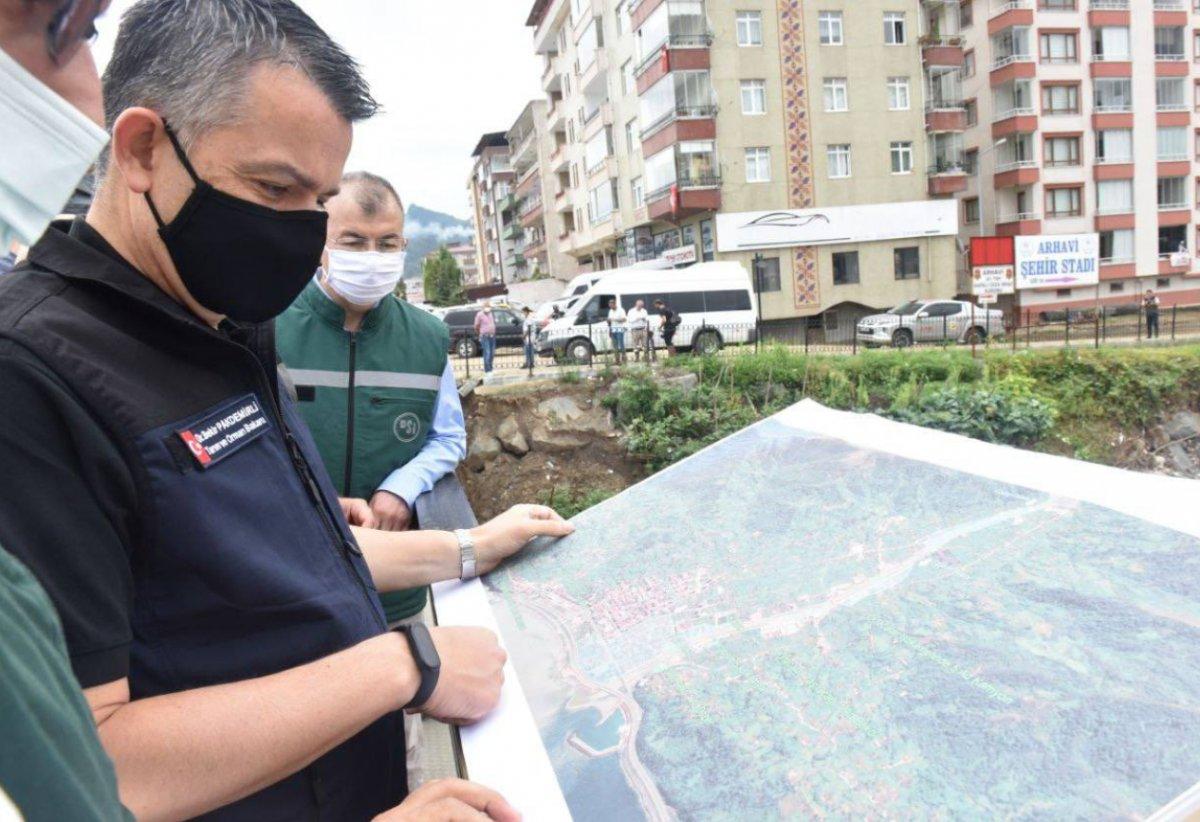 Bekir Pakdemirli, Artvin'de selden etkilenen alanları inceledi