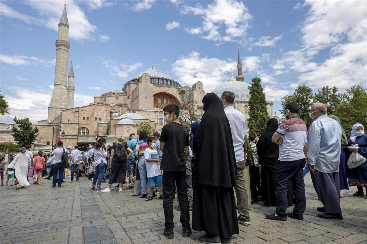 Ayasofya Camii, ziyaretçilerin akınına uğradı