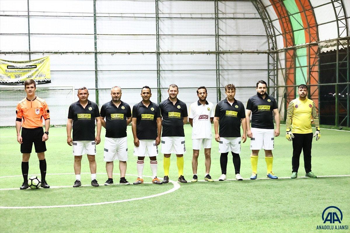 Mustafa Şentop, gazetecilerle halı saha maçı yaptı