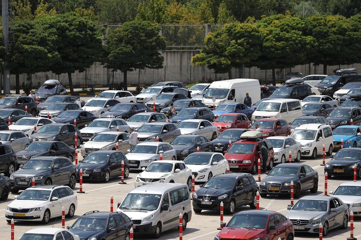 Kapıkule'deki gurbetçinin vatan hasretiyle dolu gözyaşları