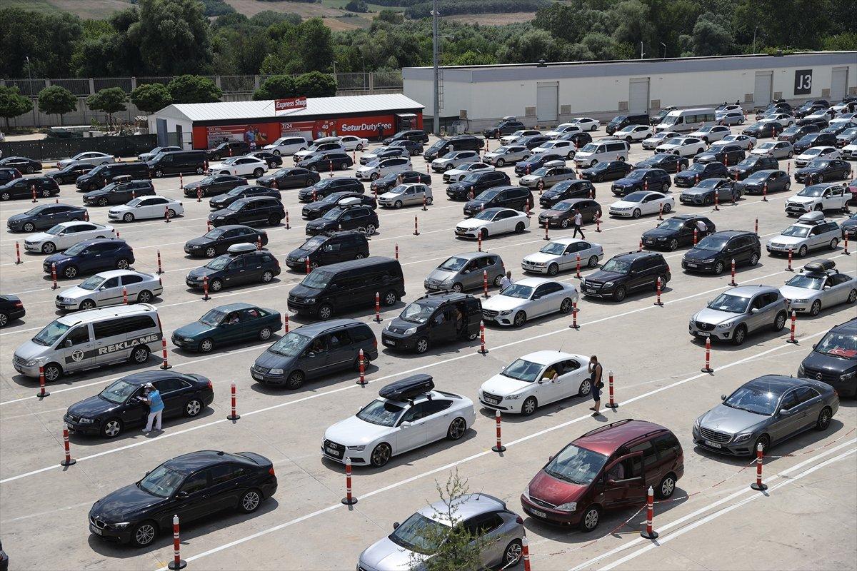 Kapıkule'deki gurbetçinin vatan hasretiyle dolu gözyaşları