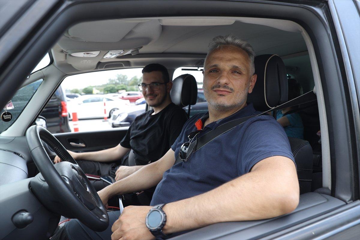 Kapıkule'deki gurbetçinin vatan hasretiyle dolu gözyaşları