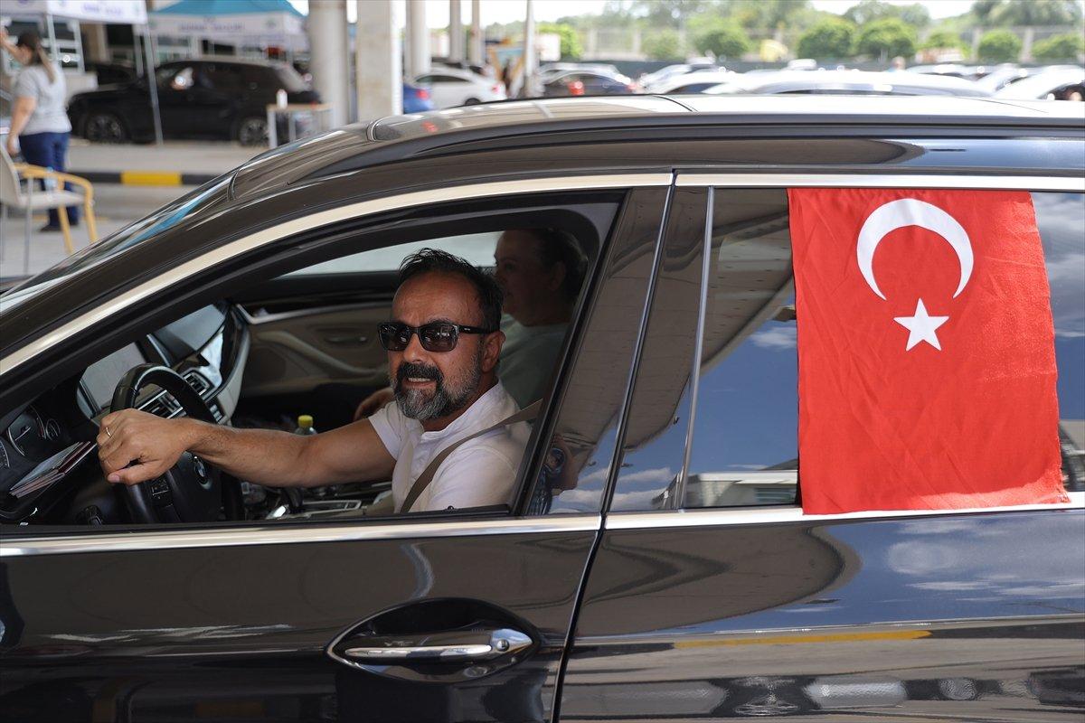 Kapıkule'deki gurbetçinin vatan hasretiyle dolu gözyaşları