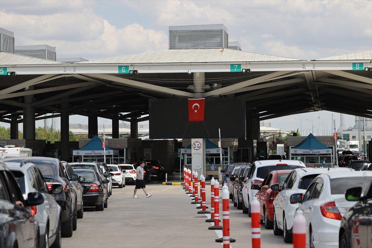 Kapıkule'deki gurbetçinin vatan hasretiyle dolu gözyaşları