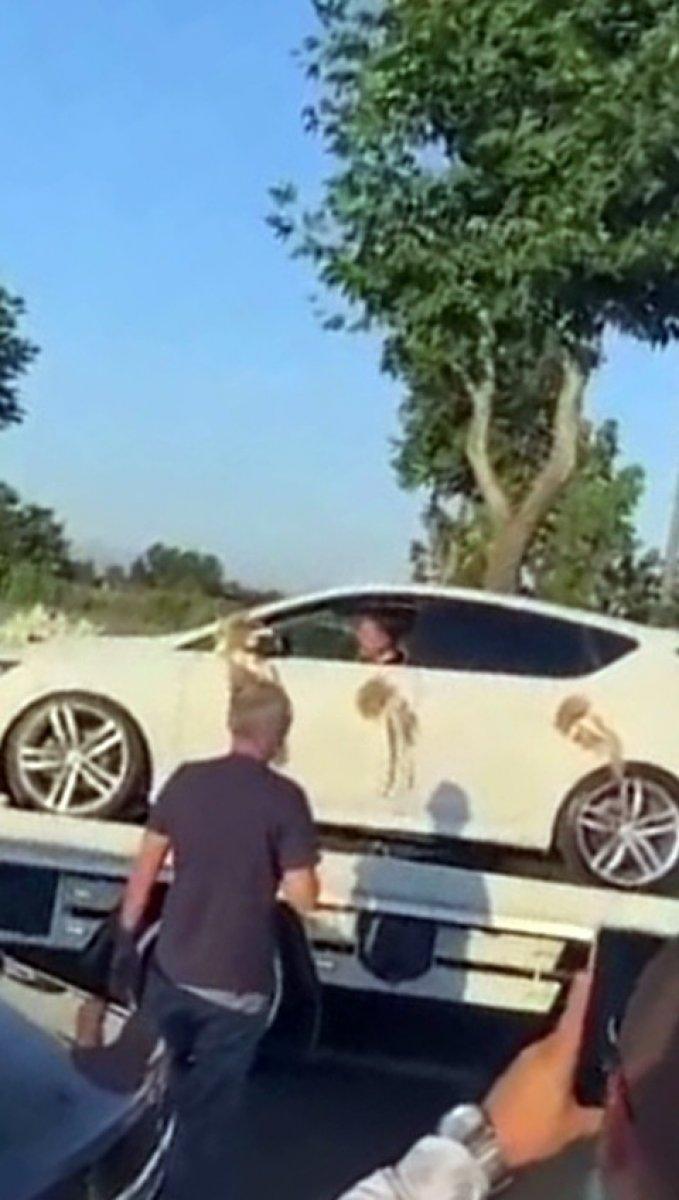 Sakarya'da düğün salonuna çekicinin üzerinde gittiler