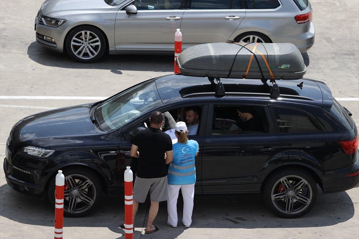 Kapıkule'deki gurbetçinin vatan hasretiyle dolu gözyaşları