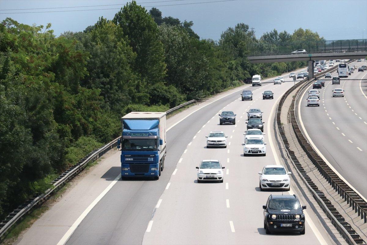 Bayram sonrası İstanbul'a dönüşte yoğunluk yaşanıyor