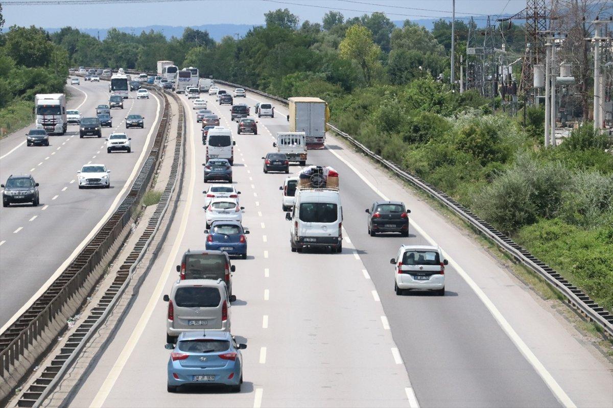 Bayram sonrası İstanbul'a dönüşte yoğunluk yaşanıyor