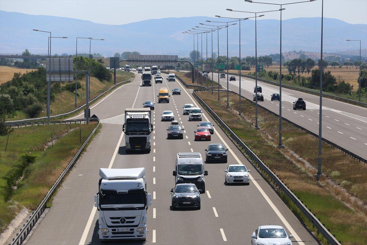 Bayram sonrası İstanbul'a dönüşte yoğunluk yaşanıyor