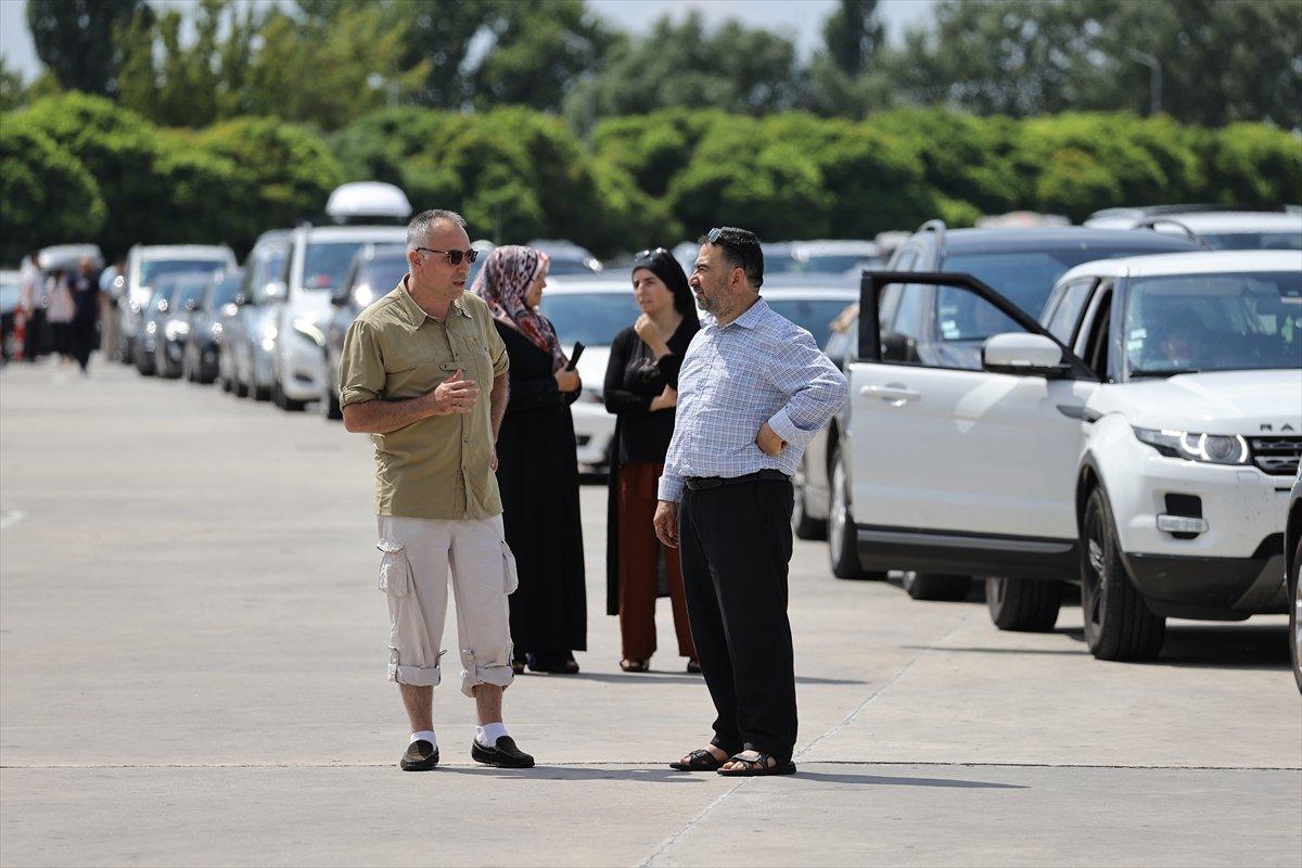 Kapıkule'deki gurbetçinin vatan hasretiyle dolu gözyaşları