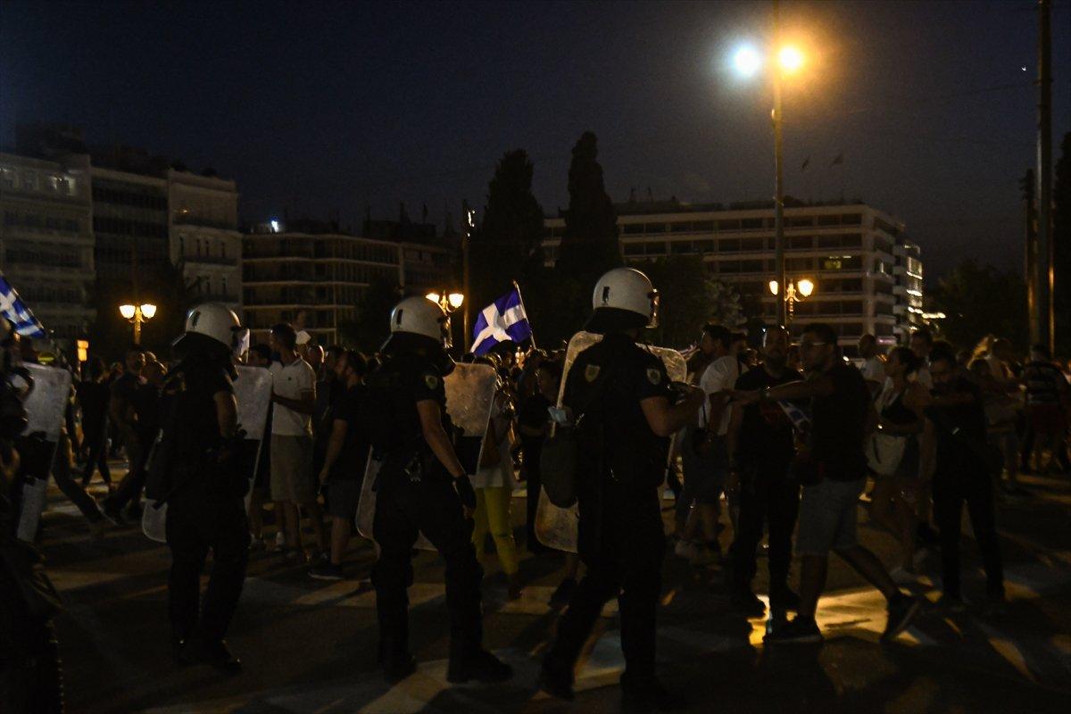 Yunanistan'da aşı karşıtları sokaklara döküldü