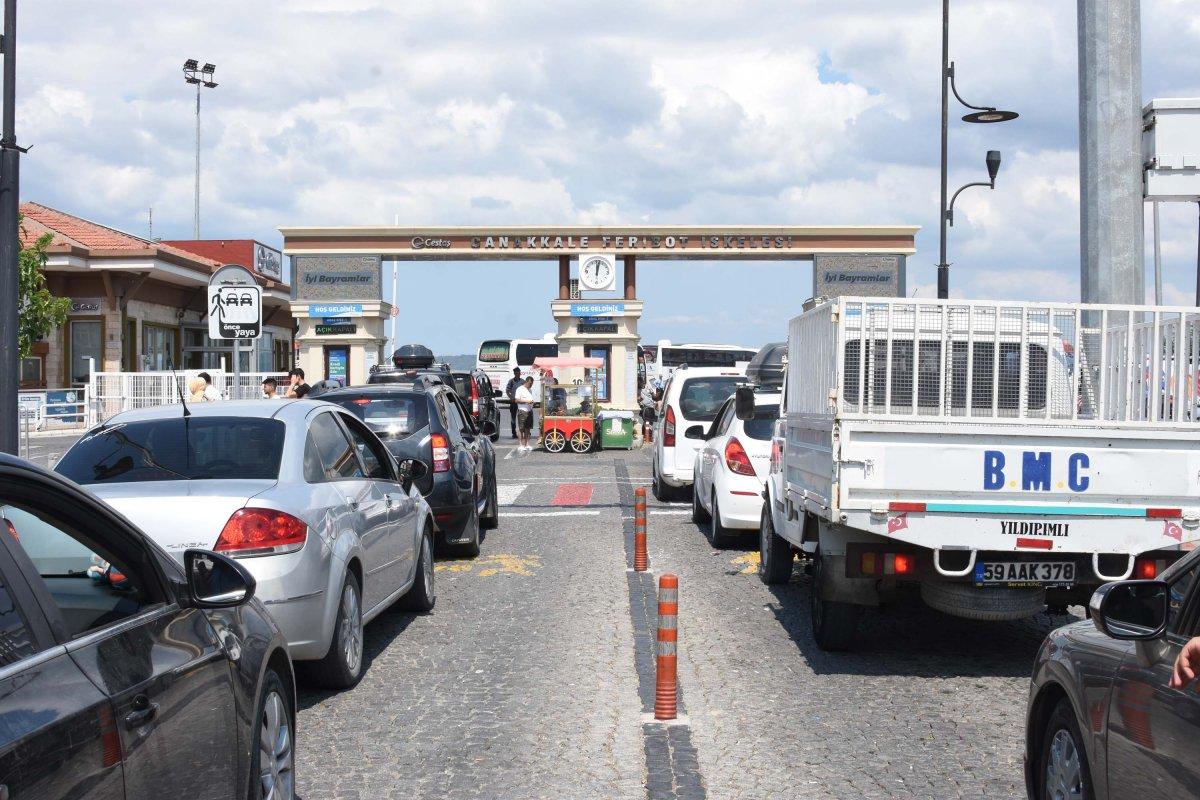 Çanakkale'de tatilin son günü dönüş yoğunluğu sürüyor