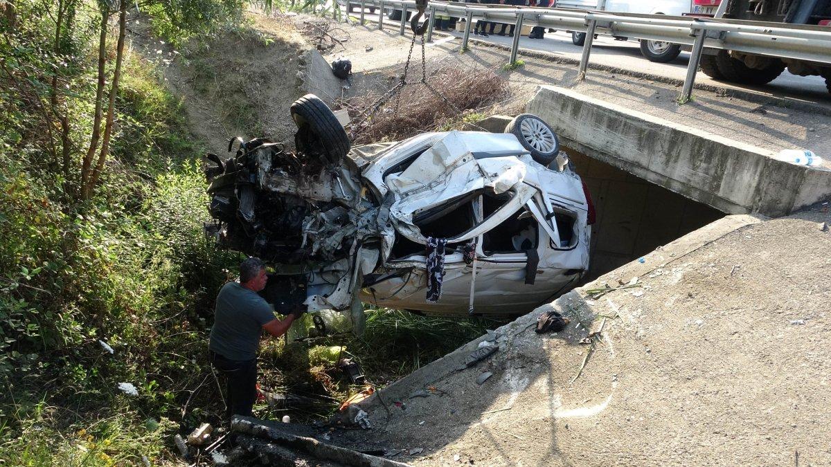 Samsun'da otomobil su kanalına uçtu