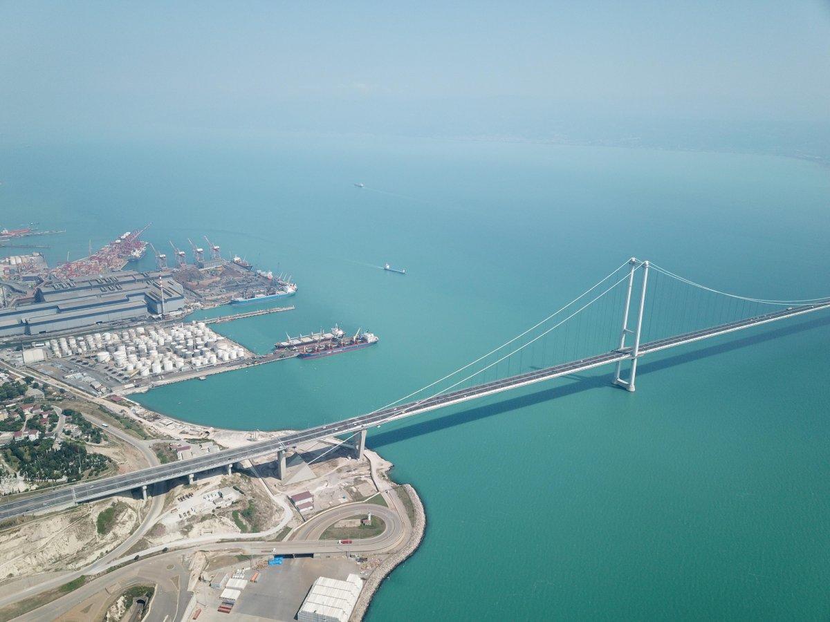 İzmit Körfezi turkuaz renge dönüştü