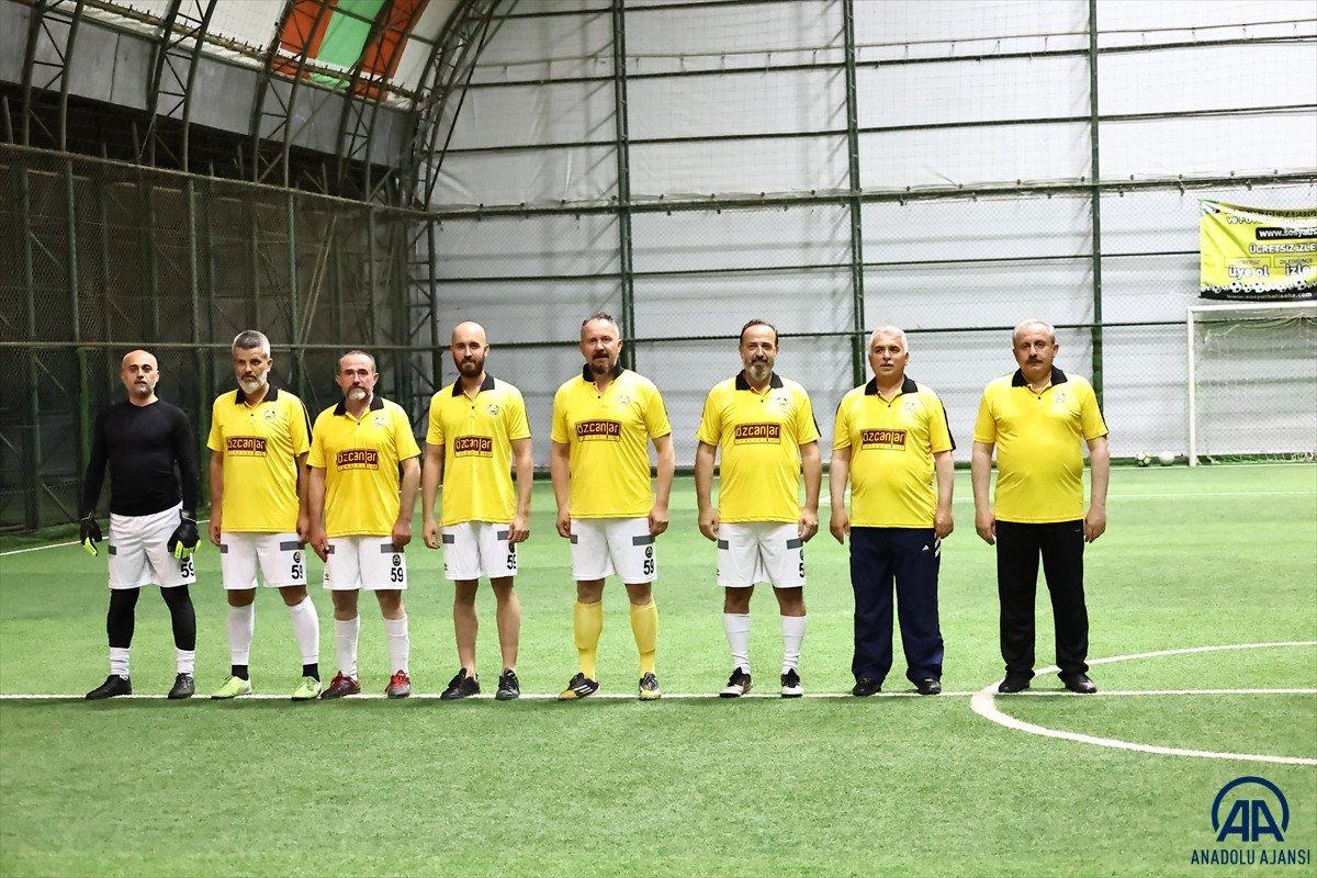 Mustafa Şentop, gazetecilerle halı saha maçı yaptı