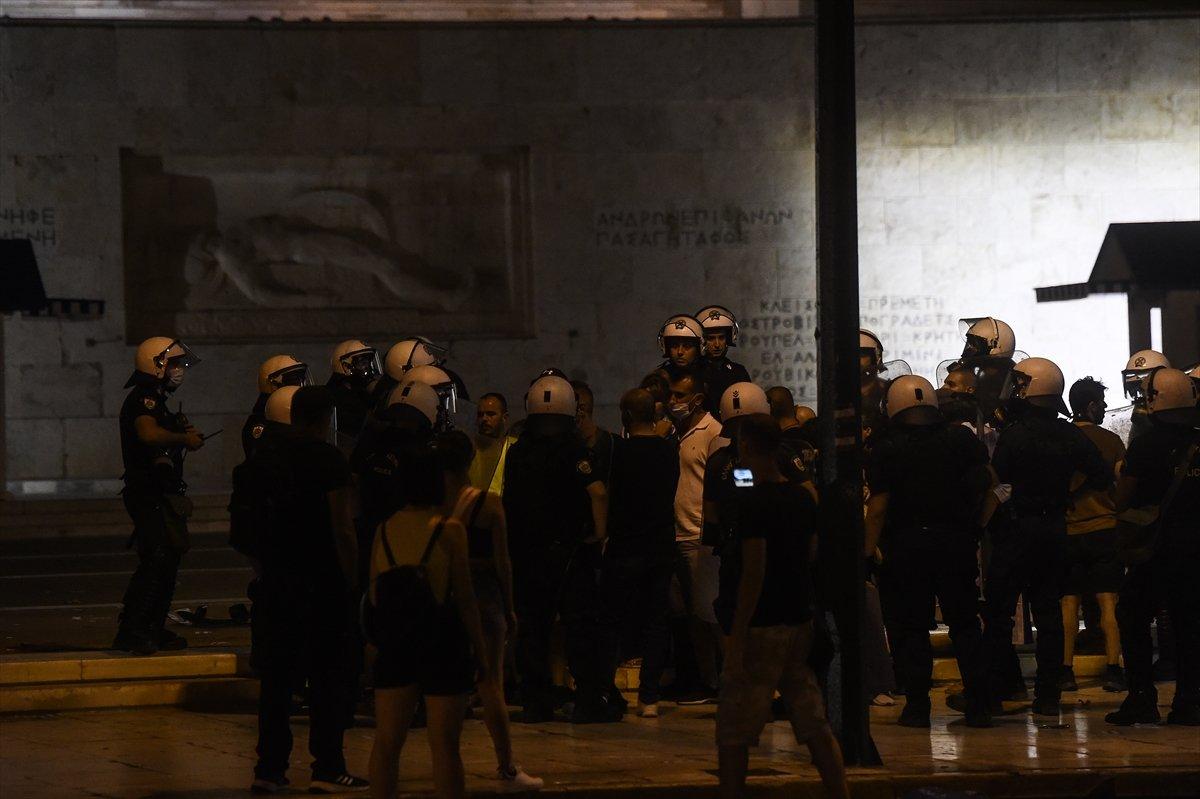 Yunanistan'da aşı karşıtları sokaklara döküldü