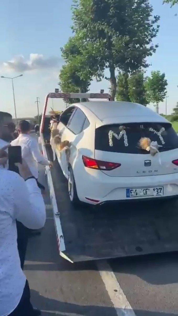 Sakarya'da düğün salonuna çekicinin üzerinde gittiler
